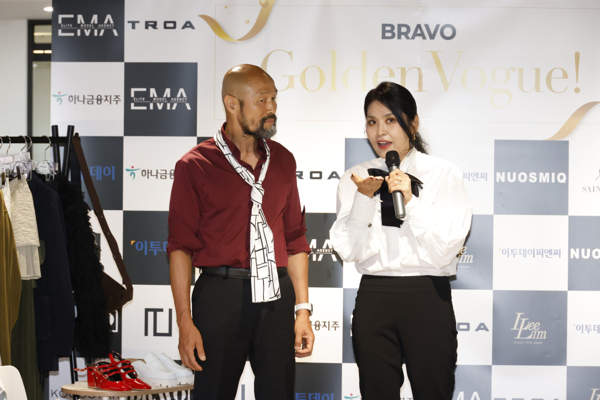▲박명선 패션디렉터가 28일 서울 강남구 논현동 이투데이빌딩 라운지에서 열린 브라보마이라이프 창간 10주년 기념 프리미엄 패션 축제 'Bravo Golden Vogue'에서 '시니어들을 위한 스타일링 팁' 특강을 하고 있다. 고이란 기자 photoeran@