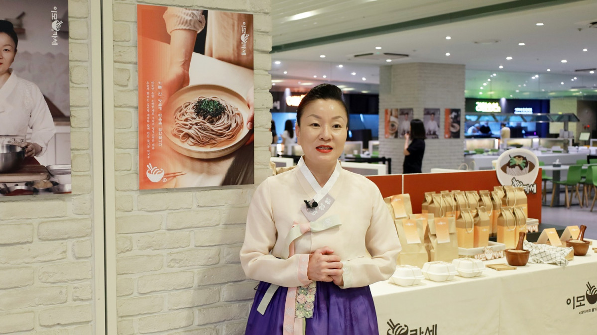 ▲케이터링(급식) 고객사에 방문한 이모카세. (사진제공=삼성웰스토리)