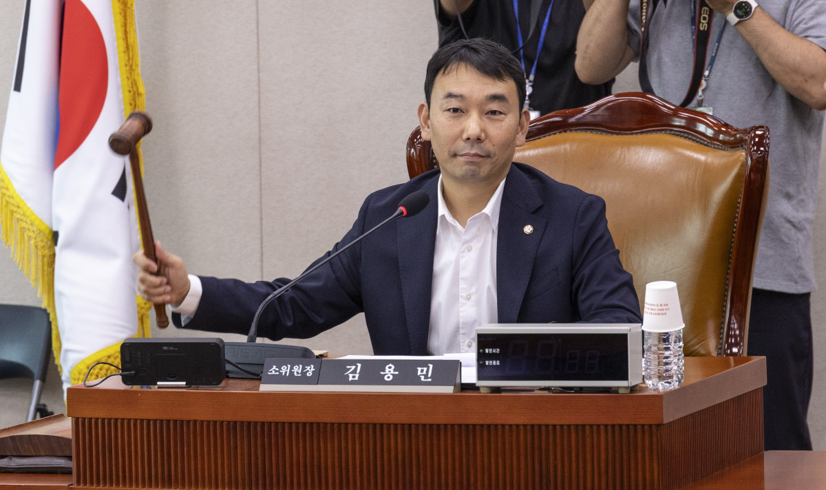 ▲국회 법제사법위원회 제1소위 위원장인 더불어민주당 김용민 의원이 25일 국회에서 열린 법사위 법안심사 제1소위원회를 개회하고 있다. (연합뉴스)
