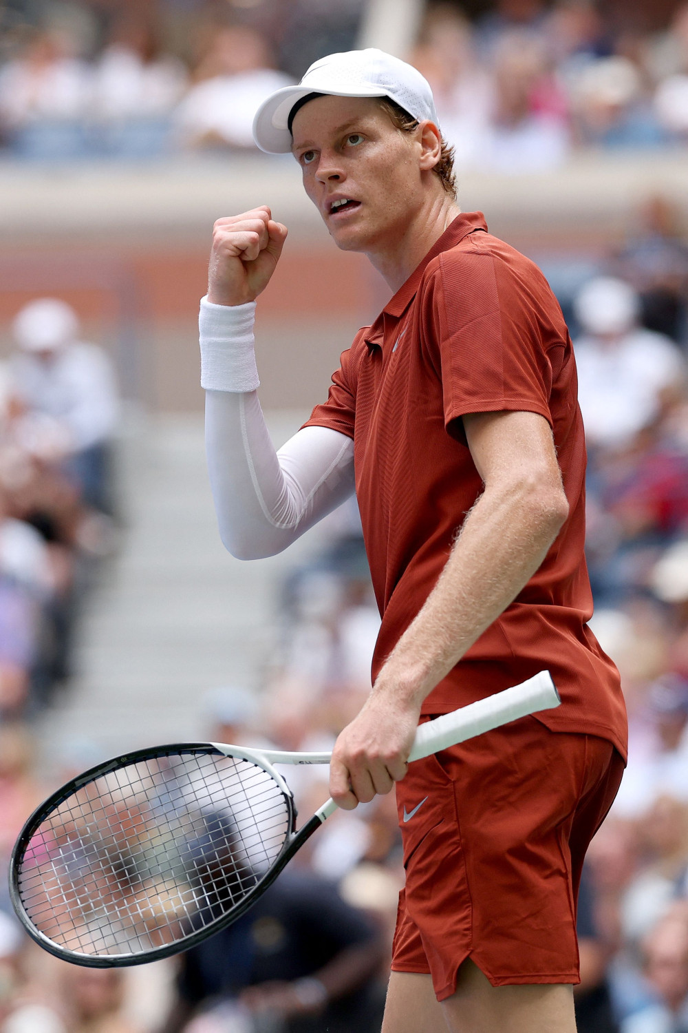 ▲28일(현지시간) 미국 뉴욕 퀸스 플러싱 USTA 빌리 진 킹 국립 테니스 센터에서 열린 2025 US오픈 5일째 남자 단식 2회전 경기 도중 야닉 시너(이탈리아)가 호주의 알렉세이 포피린을 상대로 경기 도중 환호하고 있다. (AFP/북미게티이미지/연합뉴스)