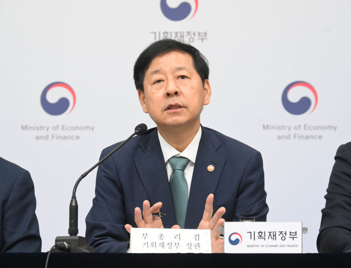 ▲구윤철 부총리 겸 기획재정부 장관이 8월 28일 정부세종청사에서 중앙동에서 열린 '2026년 예산안 및 '25~'29년 국가재정운용계획' 상세브리핑에서 발표문을 낭독하고 있다. (기획재정부)