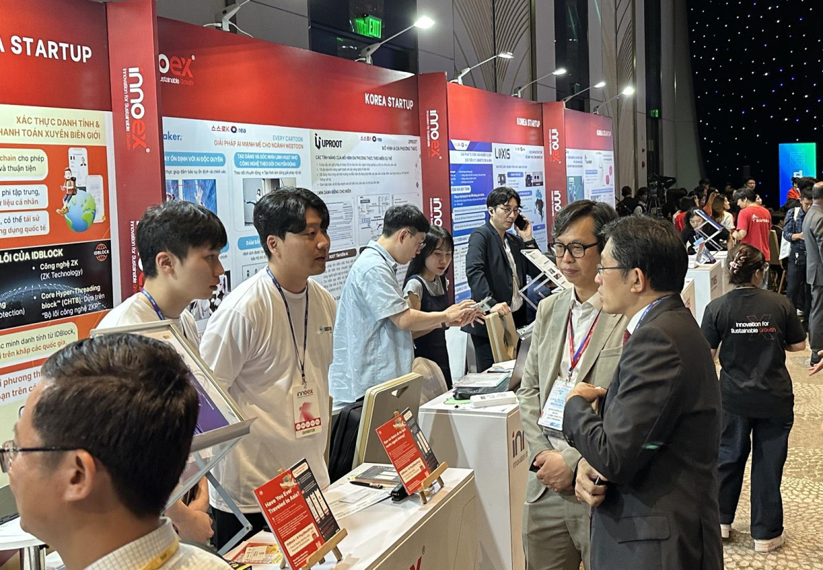 ▲스스로 프로젝트 Prep 베트남’ 참여기업이 글로벌 스타트업 전시회 ‘InnoEX’에 참가해 기술을 홍보하고 있다. (사진제공=한국남부발전)