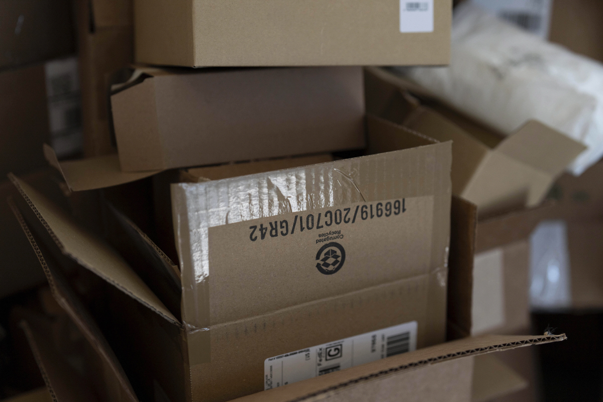 ▲20일(현지시간) 미국 오레곤주 웨스트 린 한 매장에서 빈 상자가 쌓여 있다. 웨스트린(미국)/AP연합뉴스