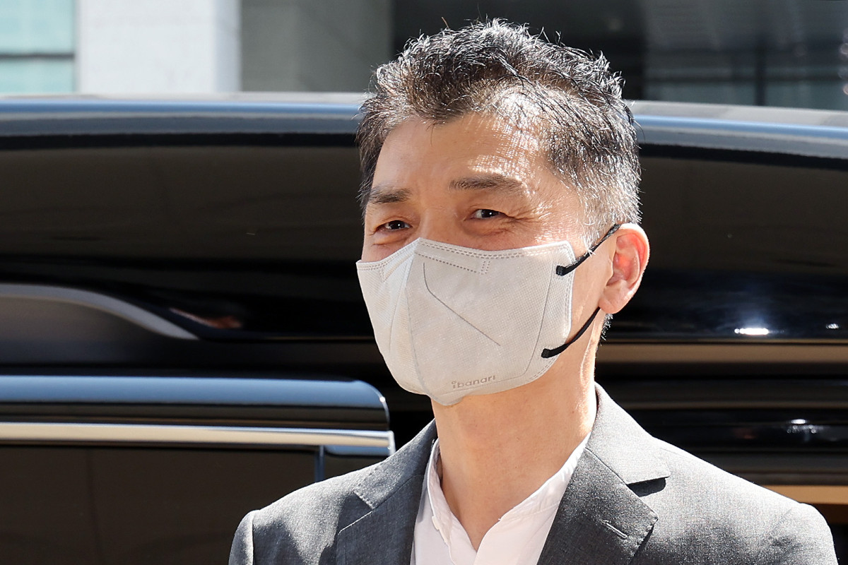 ▲ SM엔터테인먼트 시세조종 공모 의혹을 받는 카카오 창업자 김범수 경영쇄신위원장이 29일 오후 서울 양천구 서울남부지법에서 열린 1심 결심공판에 출석하고 있다. (연합뉴스)