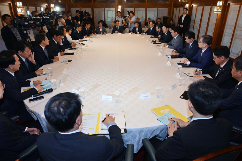 ▲강훈식 대통령실 비서실장이 10일 서울 종로구 총리공관에서 열린 고위당정협의회에서 발언하고 있다. (신태현 기자 holjjak@)