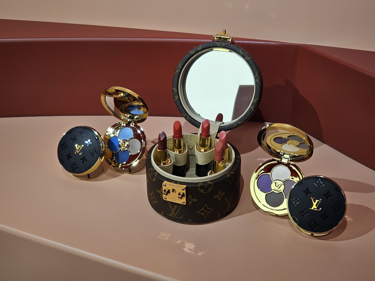 ▲605만 원의 ‘스폿 립스틱 케이스’(가운데) (문현호 기자 m2h@)