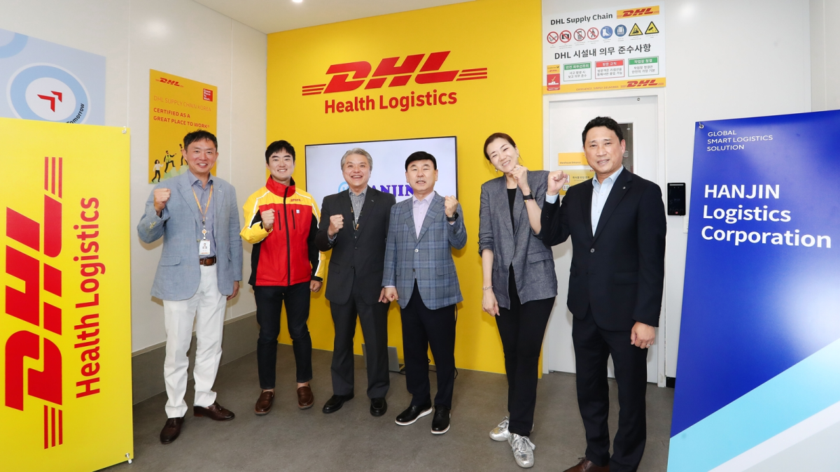 ▲한진과 DHL서플라이체인 코리아가 국내 공동 물류센터 개소식을 열었다. 왼쪽 첫 번째부터 DHL서플라이체인 코리아 한동원 상무, 세 번째 DHL서플라이체인 코리아 에드먼드 슝 대표이사, 한진 노삼석 대표이사 사장, 한진 조현민 사장 (사진=한진)