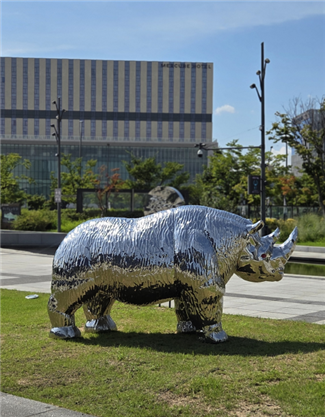 ▲서울식물원 인근에 전시된 조각 모습. (사진제공=서울시)