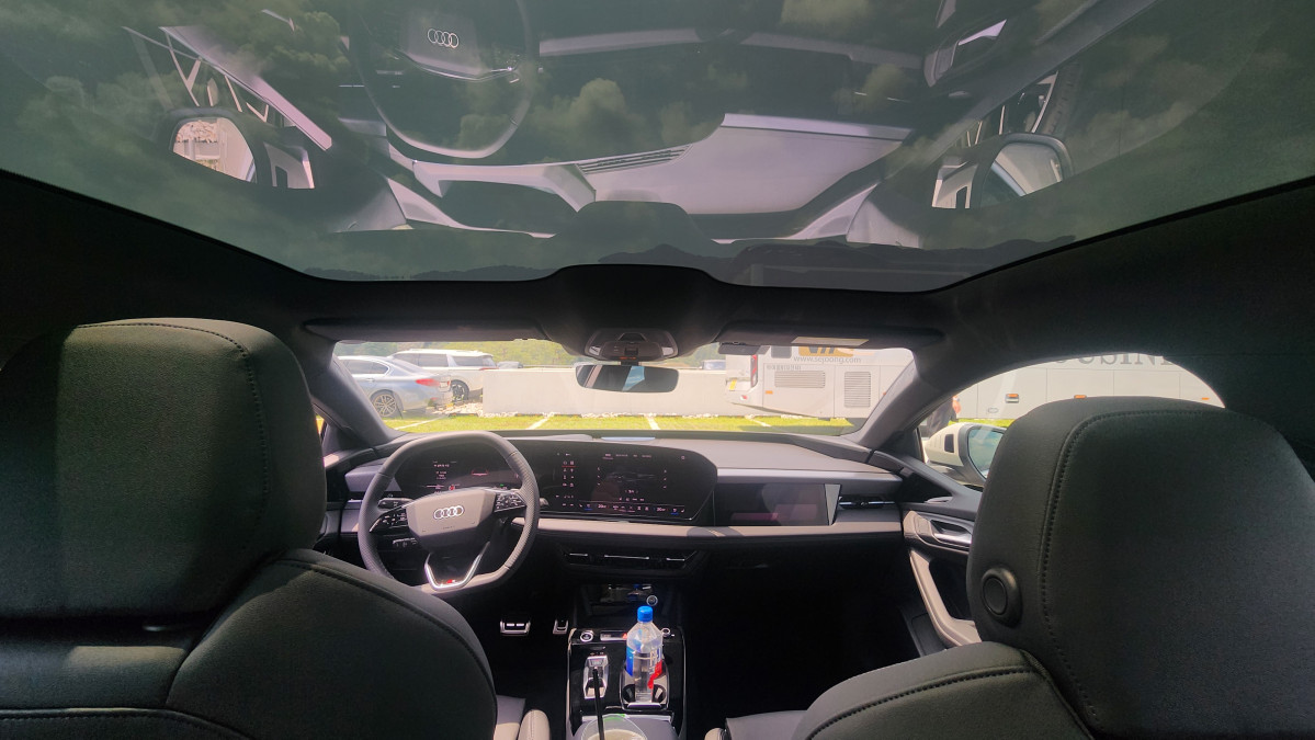 ▲A6 e-트론 내부 천장 모습. 김채빈 기자 chaebi@