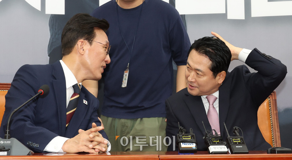 ▲김민석(왼쪽) 국무총리가 1일 서울 여의도 국회에서 장동혁 국민의힘 대표를 예방하고 있다. 고이란 기자 photoeran@