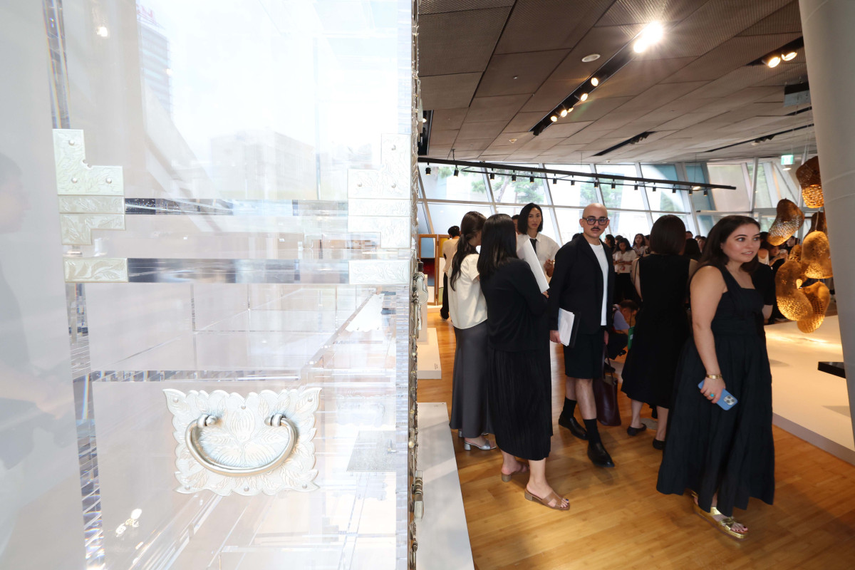 ▲1일 서울 중구 동대문디자인플라자(DDP)에서 ‘디자인 마이애미 인 시추-서울’ 프레스투어가 진행되고 있다. 14일까지 DDP에서 ‘창착의 빛: 한국을 비추다’를 주제로 진행되는 ‘디자인 마이애미 인 시추-서울’은 디자인 마이애미가 아시아에서 처음으로 선보이는 전시로, 71명 디자이너의 170여 점 작품을 통해 전통 공예부터 현대 디자인까지 한국 디자인만의 독창성을 조명하고 국내 콜렉터블 디자인의 흐름을 이끌어온 거장들을 소개하는 자리다. 디자인 마이애미는 세계 유명 갤러리와 디자이너 등이 소장 가치를 지닌 디자인을 소개하는 세계적인 디자인 플랫폼이다. 신태현 기자 holjjak@