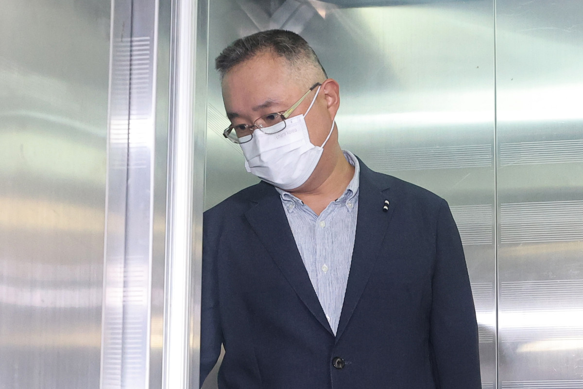 ▲최진규 전 해병대 1사단 11포병대대장이 1일 서울 서초구 이명현 순직해병 특별검사팀 사무실로 출석하고 있다. (연합뉴스)