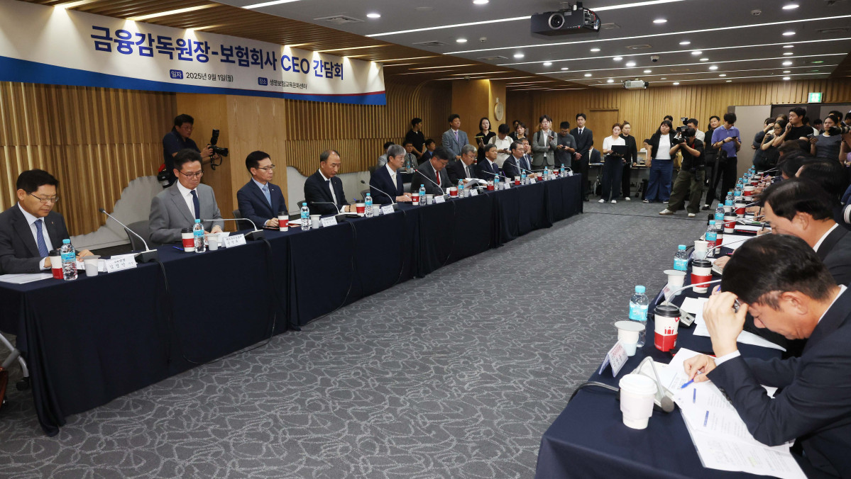 ▲이찬진 금융감독원장이 1일 서울 종로구 생명보험교육문화센터에서 열린 ‘금융감독원장-보험회사 CEO 간담회’에서 모두발언을 하고 있다. 신태현 기자 holjjak@