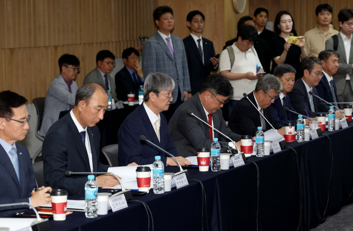 ▲이찬진 금융감독원장이 1일 서울 종로구 생명보험교육문화센터에서 열린 ‘금융감독원장-보험회사 CEO 간담회’에서 모두발언을 하고 있다. 신태현 기자 holjjak@