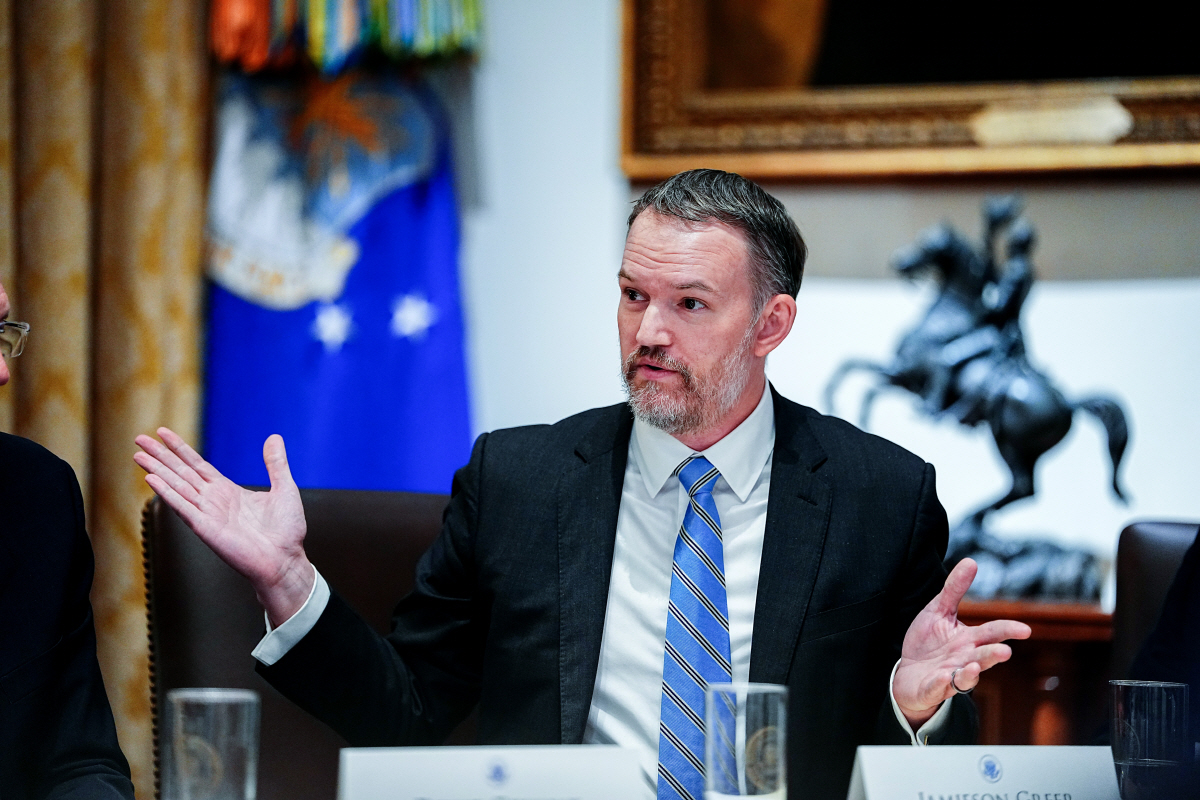 ▲제이미슨 그리어 미국 무역대표부(USTR) 대표가 지난달 26일(현지시간) 각료 회의에서 발언하고 있다. 워싱턴D.C./EPA연합뉴스