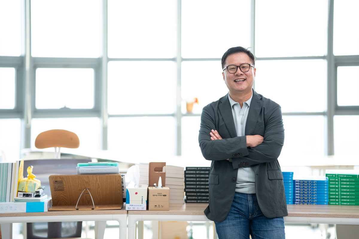 ▲‘늦은 나이는 없다’·‘현명한 은퇴자들’ 저자 최익성 플랜비그룹 대표.(이준호 기자)