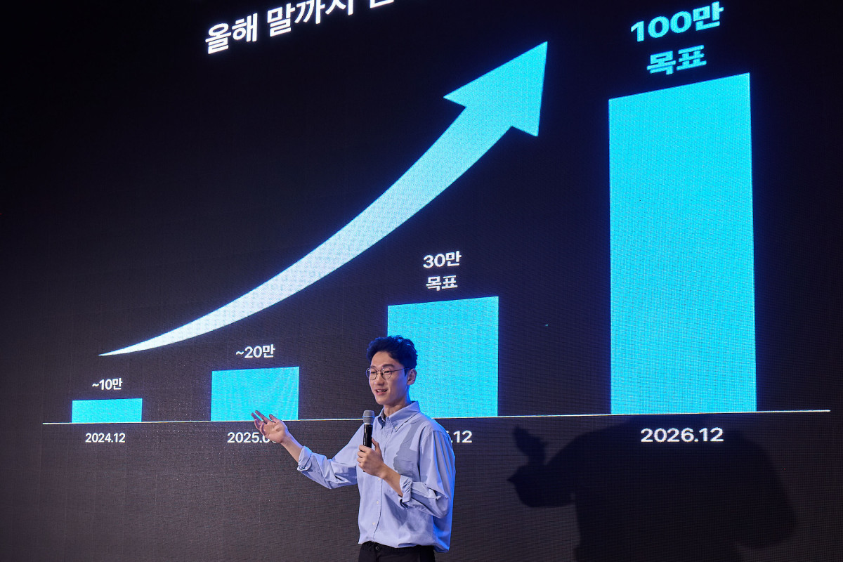 ▲토스가 2일 서울 강남구 에스제이쿤스트할레에서 ‘토스 페이스페이’ 정식 출시를 알리는 기자간담회를 개최했다. 오규인 부사장(토스페이 사업 총괄)이 발표하는 모습 (사진제공=토스)