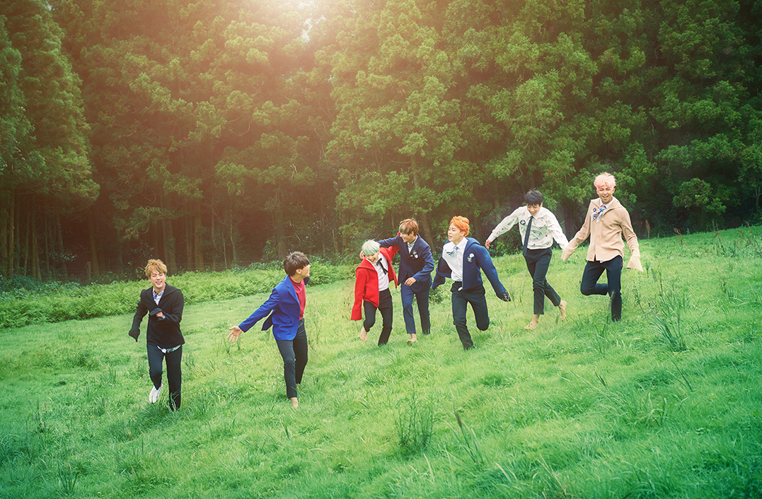 ▲방탄소년단 네 번째 미니 앨범 '화양연화 pt.2'에 실린 사진. (사진제공=빅히트 뮤직)