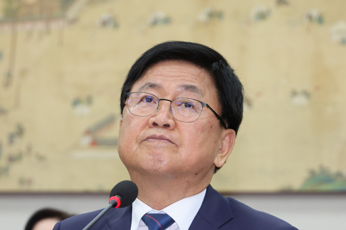 ▲최교진 부총리 겸 교육부 장관 후보자가 2일 국회 교육위원회에서 열린 인사청문회에서 친북 성향 논란 관련 질의에 답변하던 중 잠시 생각에 잠겨 있다. (연합뉴)