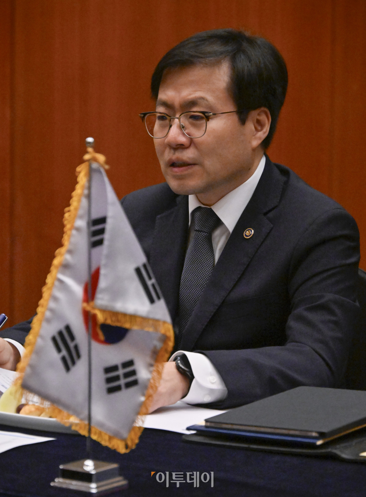 ▲여한구 산업통상자원부 통상교섭본부장이 2일 서울 중구 롯데호텔에서 열린 한-에콰도르 통상장관 면담에서 모두발언을 하고 있다. 조현호 기자 hyunho@