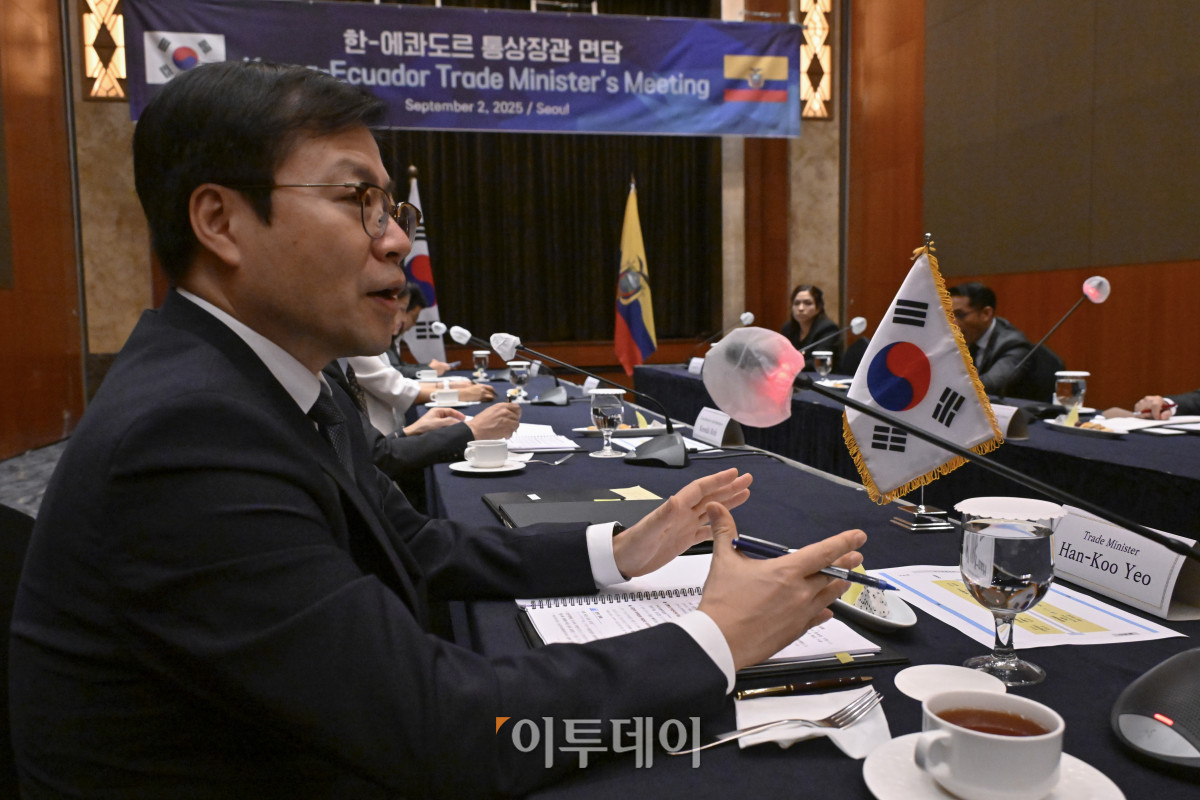 ▲여한구 산업통상자원부 통상교섭본부장이 2일 서울 중구 롯데호텔에서 열린 한-에콰도르 통상장관 면담에서 모두발언을 하고 있다. 조현호 기자 hyunho@