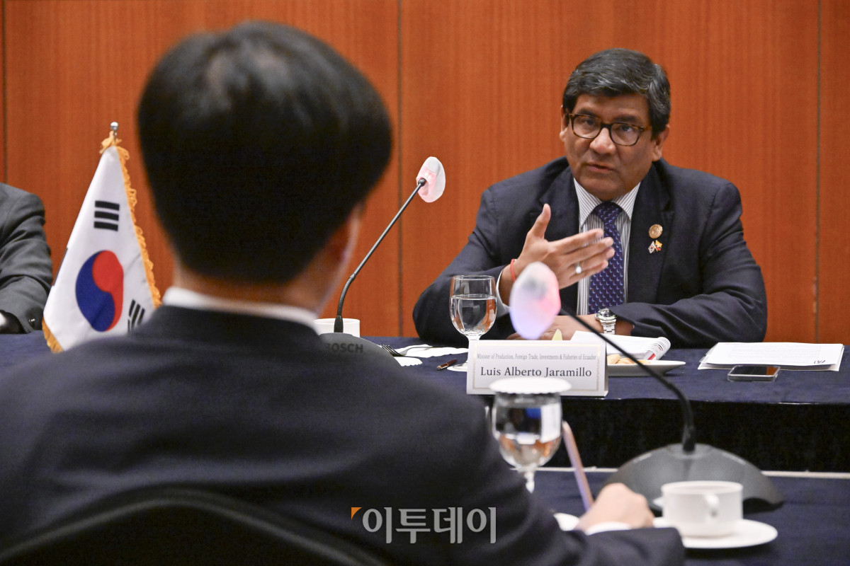 ▲루이스 알베르토 하라미요 에콰도르 생산통상투자수산부 장관이 2일 서울 중구 롯데호텔에서 열린 한-에콰도르 통상장관 면담에서 모두발언을 하고 있다. 조현호 기자 hyunho@