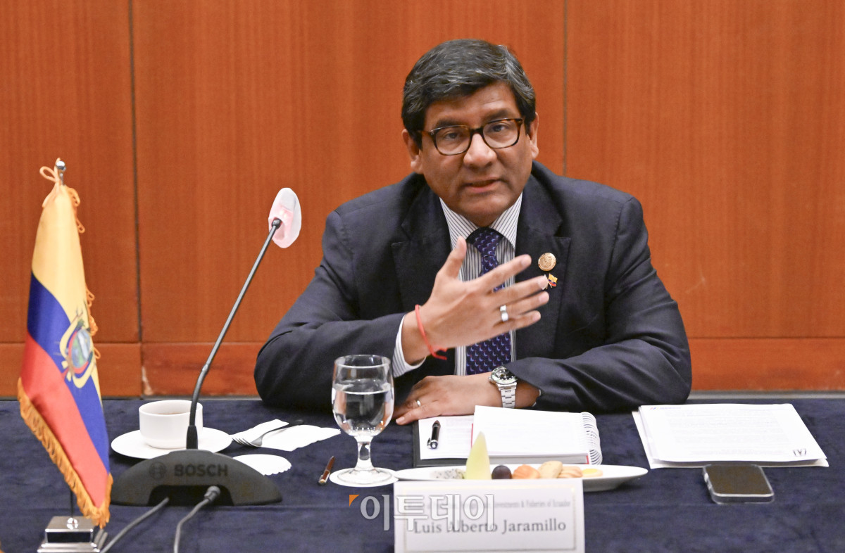 ▲루이스 알베르토 하라미요 에콰도르 생산통상투자수산부 장관이 2일 서울 중구 롯데호텔에서 열린 한-에콰도르 통상장관 면담에서 모두발언을 하고 있다. 조현호 기자 hyunho@