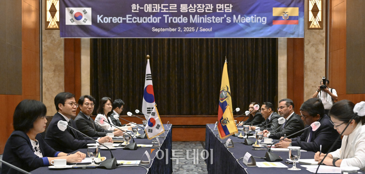 ▲여한구 산업통상자원부 통상교섭본부장이 2일 서울 중구 롯데호텔에서 열린 한-에콰도르 통상장관 면담에서 모두발언을 하고 있다. 조현호 기자 hyunho@