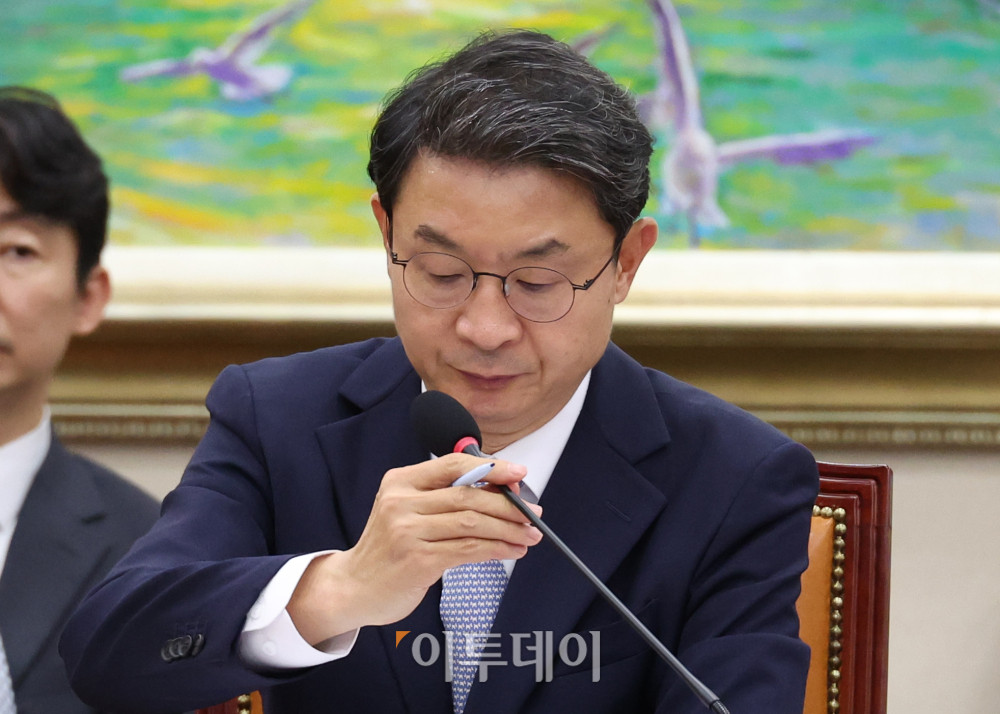 ▲이억원 금융위원장 후보자가 2일 서울 여의도 국회 정무위원회 전체회의에서 열린 인사청문회에 참석하고 있다. 고이란 기자 photoeran@