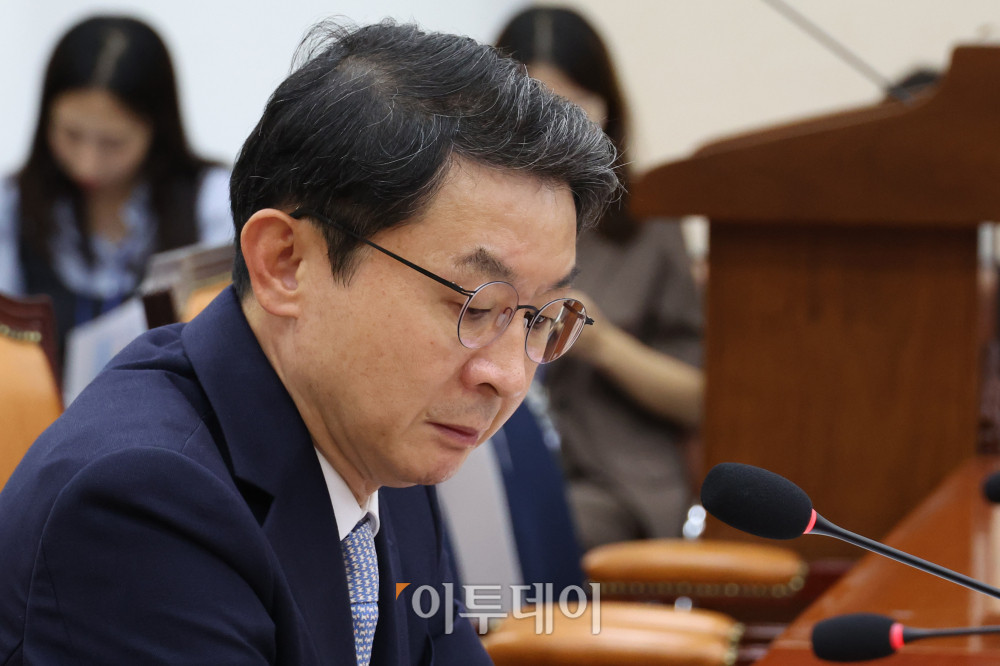 ▲이억원 금융위원장 후보자가 2일 서울 여의도 국회 정무위원회 전체회의에서 열린 인사청문회에 참석하고 있다. 고이란 기자 photoeran@