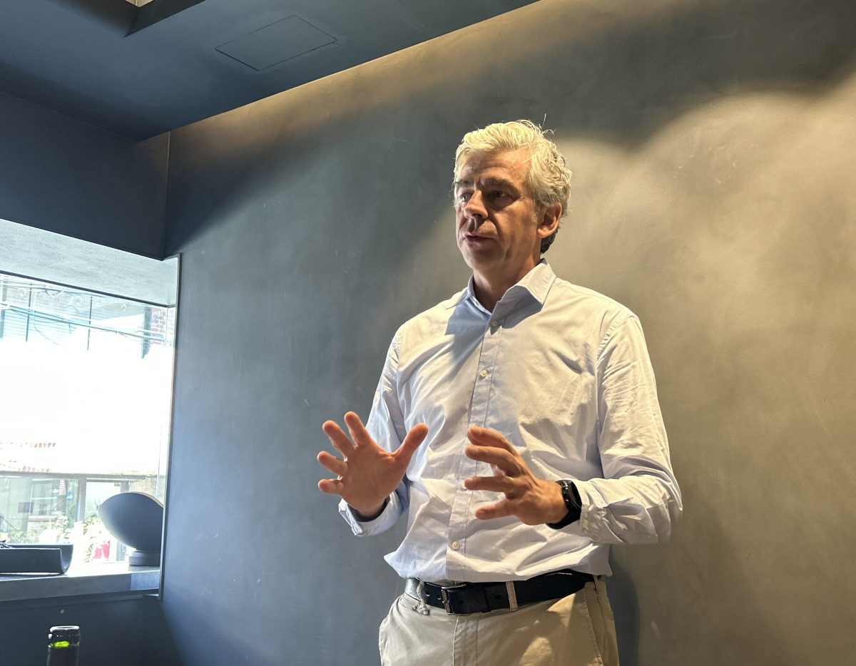 ▲2일 서울 서초구 반포동 와인포럼에서 돈 멜초의 최고경영자(CEO)이자 와인메이커 엔리케 티라도가 '돈 멜초 2022'에 대해 설명하고 있다. (사진=연희진 기자)