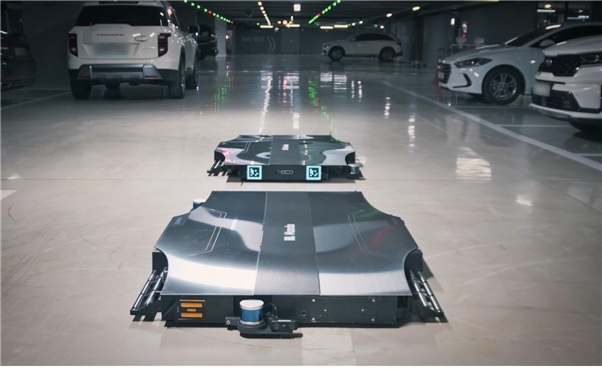 ▲최첨단 AI 기반의 자율주행 주차로봇 ‘파키(parkie)’. (사진제공=HDC현대산업개발)