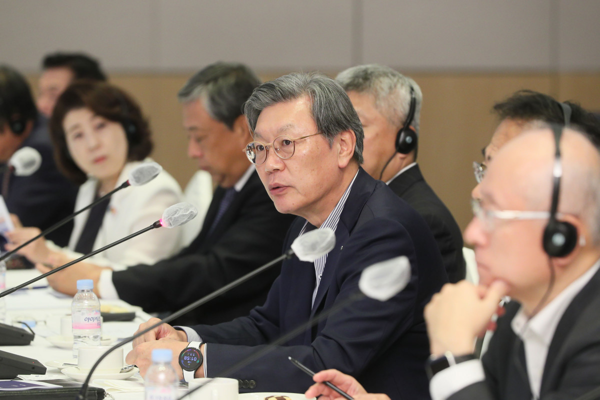 ▲김창범 한경협 부회장이 2일 여의도 한국경제인협회를 방문한 스기노 토시유키 단장 및 간사이 동우회 사절단을 만나 주요 현안과 양국 경제 발전 방안에 대해 논의했다. (한경협)