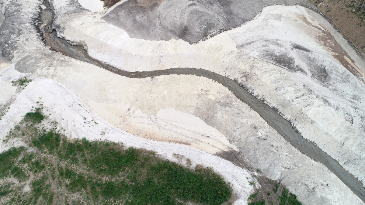 ▲최악 가뭄으로 강원 강릉지역에 재난사태가 선포된 가운데 1일 오후 강릉지역 생활용수의 87%를 공급하는 상수원 오봉저수지의 저수율이 14.4%까지 떨어져 맨바닥을 드러내고 있다. (연합뉴스)