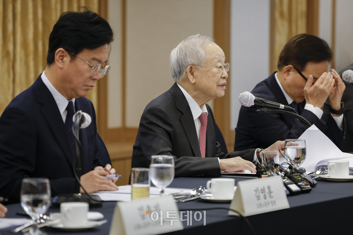 ▲손경식 한국경영자총협회장이 3일 서울 중구 한국프레스센터에서 열린 주요 기업 CHO 간담회에서 인사말을 하고 있다. 조현호 기자 hyunho@