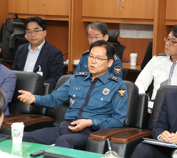 ▲출입기자단 정례간담회에서 발언하는 김철문 전북경찰청장. (사진제공=전북경찰청)