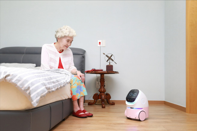 ▲'홈 AI 컴패니언' 로봇 시연 사진. (사진제공=삼성물산)