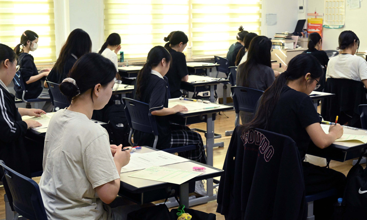 ▲2026학년도 대학수학능력시험 모의평가가 실시된 3일 서울 영등포구 여의도여고에서 고3 학생들이 시험 준비를 하고 있다. 사진공동취재단