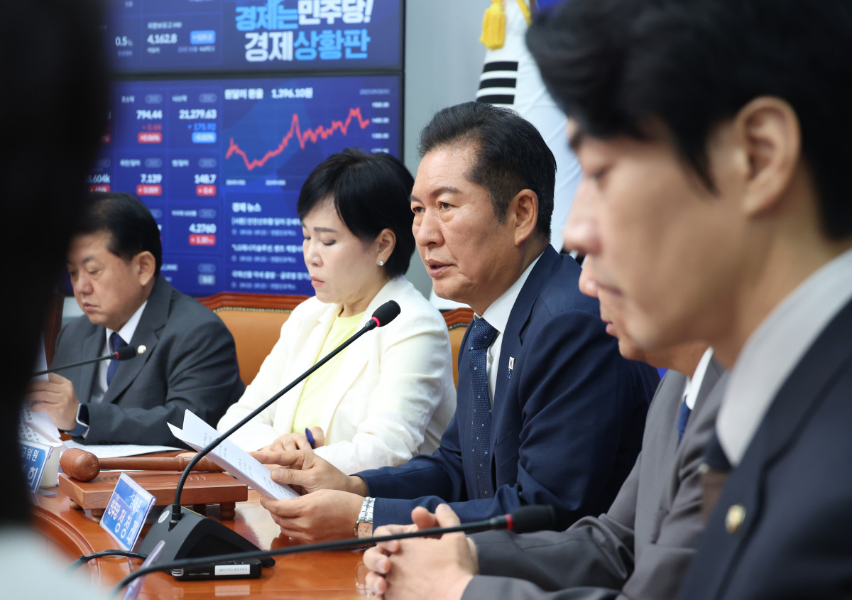 ▲정청래 더불어민주당 대표가 3일 서울 여의도 국회에서 열린 최고위원회의에서 발언하고 있다. (사진=뉴시스)