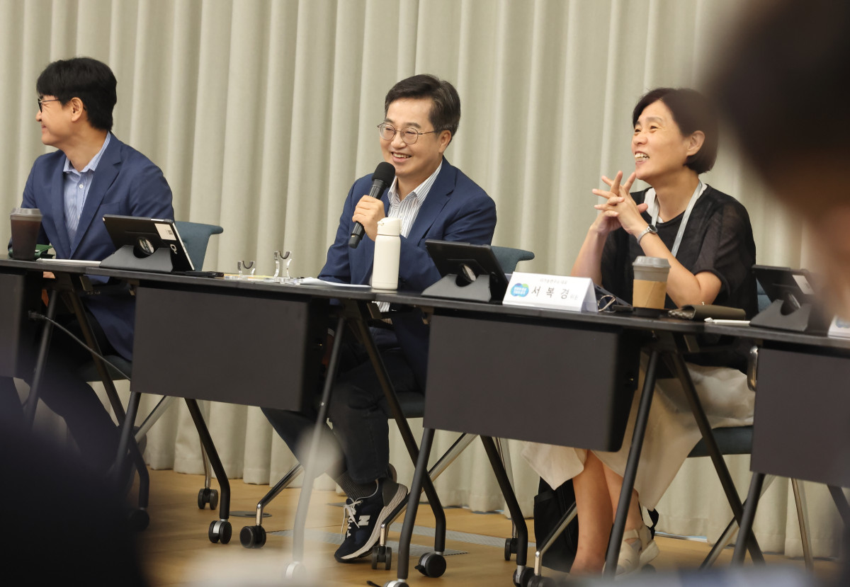 ▲ 3일 오전 네이버 1784에서 열린 2025년 제2차 경기도 기후위기대응위원회 전체회의에서 김동연 경기도지사가 인사말을 하고 있다. (경기도)