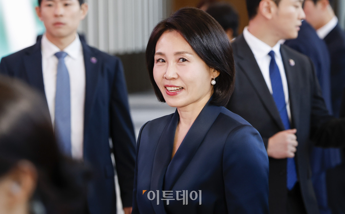 ▲이재명 대통령의 부인 김혜경 여사가 3일 서울 강남구 코엑스에서 열린 프리즈 서울·키아프 서울 개막식에 참석하고 있다. 조현호 기자 hyunho@