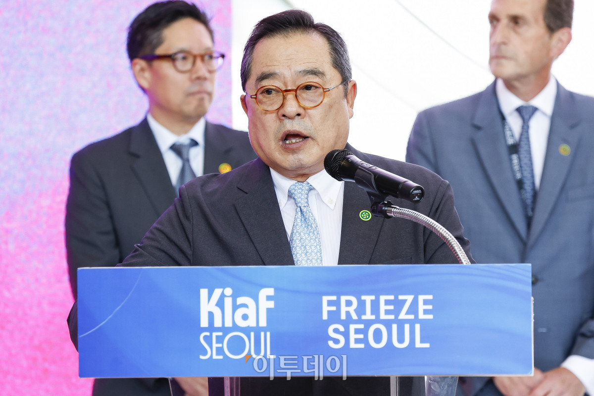 ▲구자열 키아프 조직위원장이 3일 서울 강남구 코엑스에서 열린 프리즈 서울·키아프 서울 개막식에서 인사말을 하고 있다. 조현호 기자 hyunho@