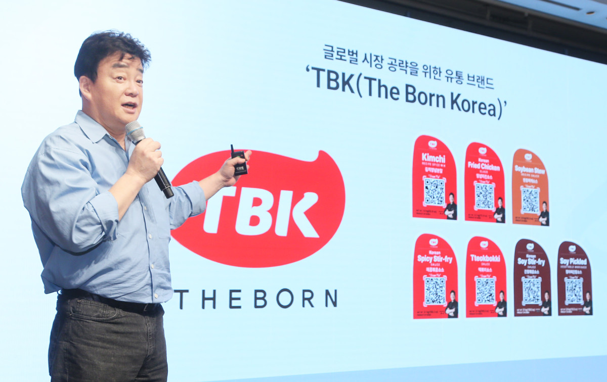 ▲기업간거래(B2B) 소스 브랜드 'TBK'에 대해 설명하고 있는 백종원 더본코리아 대표. (사진제공=더본코리아)
