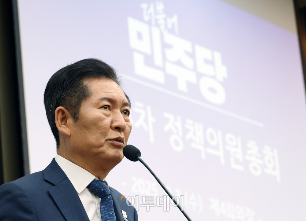 ▲정청래 더불어민주당 대표가 3일 서울 여의도 국회에서 열린 정책의원총회에서 발언하고 있다. 고이란 기자 photoeran@