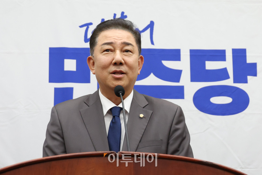 ▲김병기 더불어민주당 원내대표가 3일 서울 여의도 국회에서 열린 정책의원총회에서 발언하고 있다. 고이란 기자 photoeran@