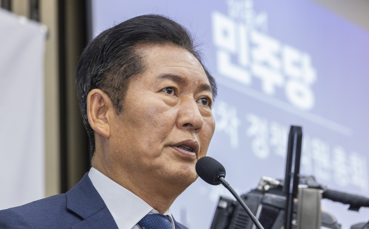 ▲더불어민주당 정청래 대표가 3일 국회에서 열린 검찰개혁ㆍ정부조직법 개편 의견 수렴을 위해 열린 정책 의원총회에 참석해 의원들에게 인사말을 하고 있다. (사진=연합뉴스)