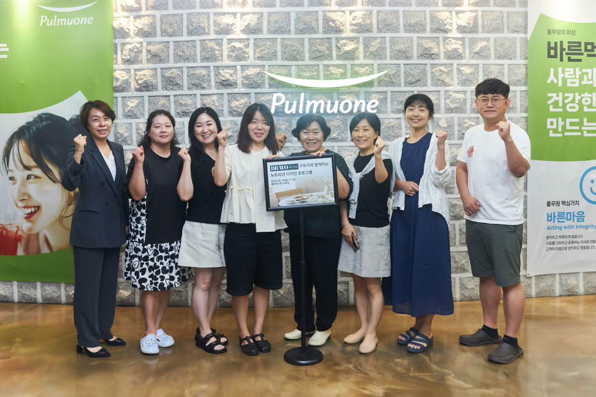 ▲디자인밀 체험단 7명과 풀무원 건강케어플랫폼사업본부 남정민 본부장(좌측 첫 번째)(오병돈 프리랜서)
