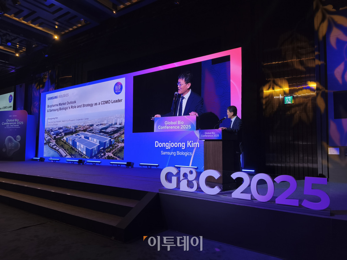 ▲김동중 삼성바이오로직스 부사장이 3일 서울 그랜드인터컨티넨탈 파르나스에서 열린 ‘2025 글로벌 바이오 콘퍼런스(GBC)’에서 발표하고 있다. (노상우 기자 nswreal@)
