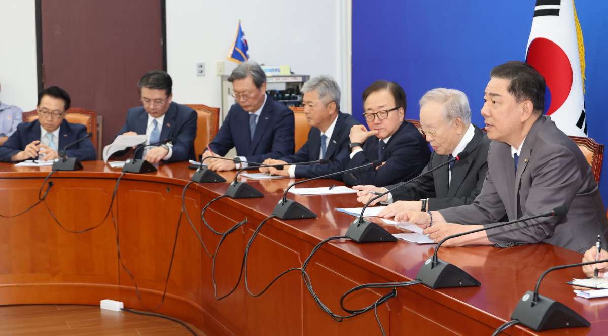 ▲김병기 더불어민주당 원내대표가 3일 서울 여의도 국회에서 경제6단체 대표단과 면담하고 있다. (연합뉴스)