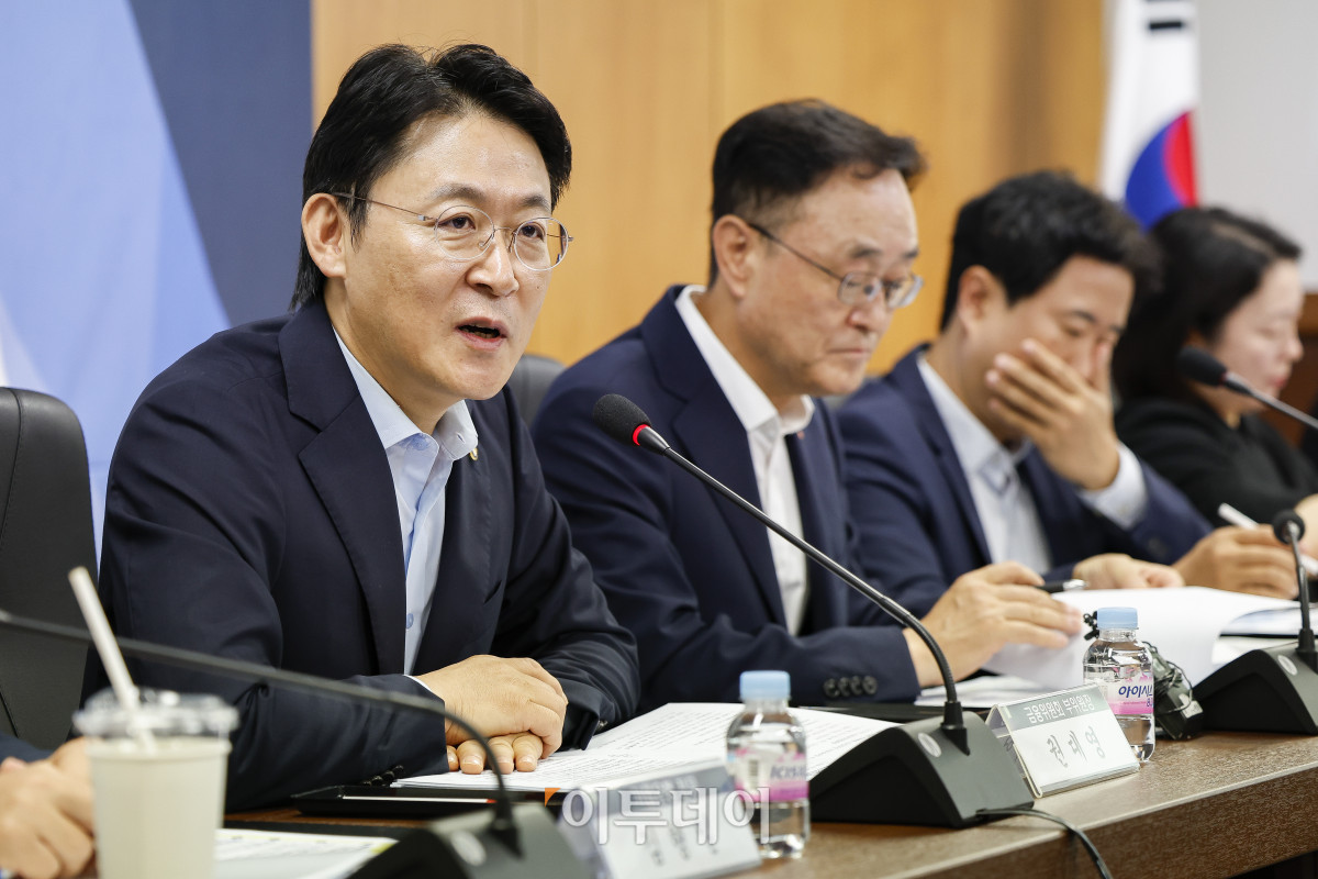 ▲권대영 금융위원회 부위원장이 4일 서울 영등포구 소상공인연합회에서 열린 현장의 목소리로 만든 소상공인 금융지원 간담회에서 모두발언을 하고 있다. 조현호 기자 hyunho@